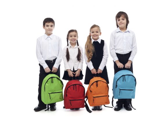 bambini con zainetto
