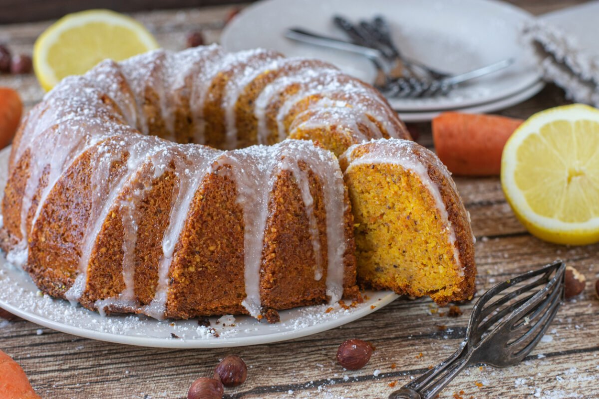 Ciambellone alto e soffice al limone con burro e senza