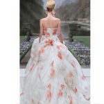 Abito con fiori color pesca di Atelier Aimèe, 2015.