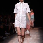 Tuta in sangallo con shorts