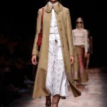 Completo in sangallo con maxi cappotto