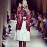 Gonna a ruota e giacca in pelle