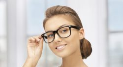 come pulire gli occhiali