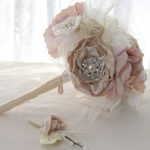Bouquet di GracefullyGirly, via Etsy.