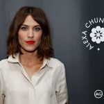 Alexa Chung con lob mosso e frangia