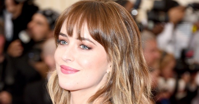 Dakota Johnson sexy star di Cinquanta Sfumature di Grigio