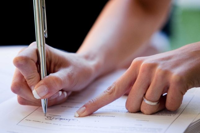 firma del documento di matrimonio