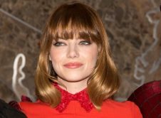 Emma Stone con lob mosso sulle punte e maxi frangia