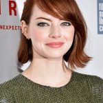 Emma Stone long bob con riga laterale