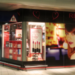 Il corner monomarca Revlon alla Stazione Centrale di Napoli