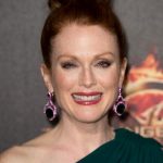 Rossetto sulle tonalità del rosso e un velo di blush