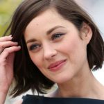 Marion Cotillard con lob liscio e riga di lato