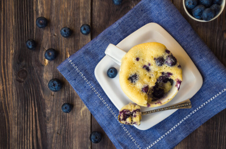 torta in tazza ai mirtilli