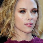 Scarlett Johansson con long bob mosso