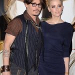 Johnny sfoggia il suo look finto-trasandato al fianco di un'impeccabile Amber Heard