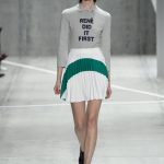 Lacoste gonna a pieghe bianca e verde con polo "René did it first"