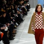 Lacoste tuta bordeaux con felpa fantasia a scacchi