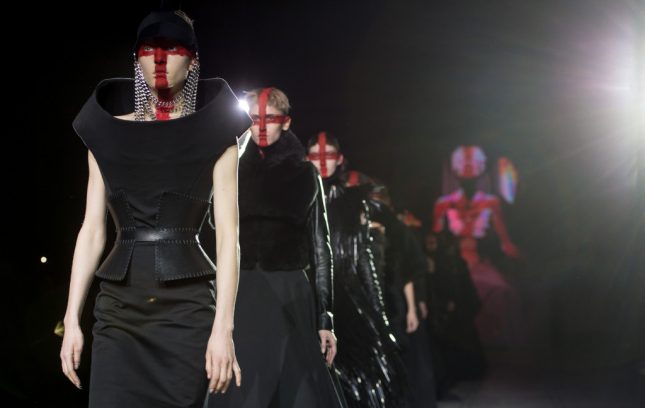 Gareth Pugh: la sfilata F/W 2015/16 alla London Fashion Week