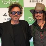 Johnny Depp con l'amico e regista Tim Burton alla presentazione di Alice in Wonderland
