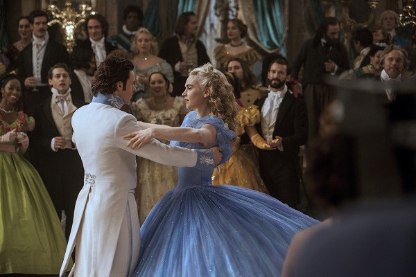 Cenerentola, la scarpetta che continua a farci sognare (il trailer)