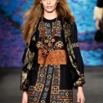 Anna Sui abito vintage con collana lunga
