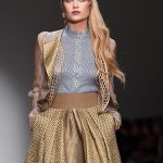 Bora Aksu gonna e giacca color oro