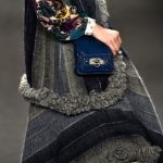 Anna Sui giacca lunga e borsa a tracolla