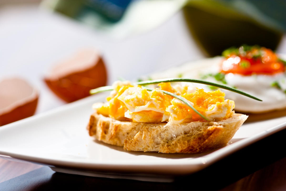 Crostini mimosa