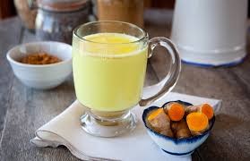 Golden Milk, il latte di curcuma che aiuta l’organismo