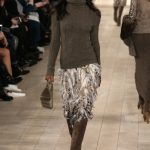 Ralph Lauren gonna con piume e maglione a collo alto