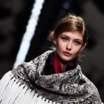 Eudon mantella con maxi frange