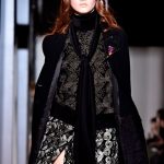 John Galliano coat lungi su abito decori astratti