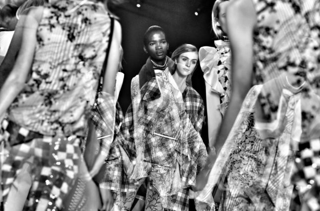 Lo stile seventies di Giambattista Valli alla Paris Fashion Week 2015
