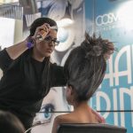 La cura del dettaglio durante un momento tutorial a cui è possibile assistere visitando Cosmoprof