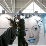 I grandi professionisti all'opera durante la fiera Cosmoprof