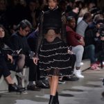 Alexander McQueen minidress nero con balze e corpetto