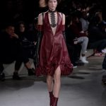 Alexander McQueen mini dress in pelle con applicazioni di maxi fiori sui bordi