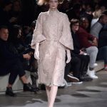 Alexander McQueen lungo coat rosa cipria con maniche a pipistrello