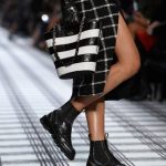 Balenciaga boots in pelle nera con handbag a righe