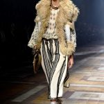 Lanvin pantalone largo a righe fitte e smanicato con dettagli fur