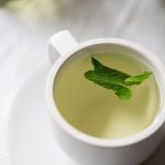 Per mantenere una buona idratazione è consigliabile il té alla menta, che è anche rinfrescante