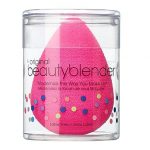 La Beauty Blender in vendita da Sephora è l'ideale per stendere il fondotinta in maniera uniforme e per un effetto naturale