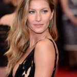Gisele Bündchen predilige uno stile mosso con riflessi chiaro - scuri
