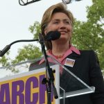 La Clinton ad un comizio nel 2004