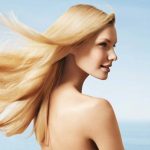 È sempre bene che i capelli si presentino lucenti e sani, ma non sempre alcuni fattori favoriscono ciò.