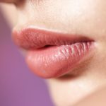 Per un effetto più intenso applica i lip plumpers sulle labbra al naturale, dopo la normale detersione.