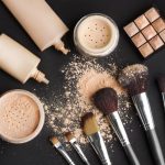 Il makeup ci può aiutare anche a nascondere i piccoli difetti o discromie che appaiono sulle gambe.