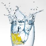 Bere molta acqua è alla base dell'idratazione corporea