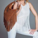 Pantalone bianco e top tono su tono con frange