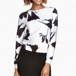 H&M longuette nera e maglioncino con stampa floreale